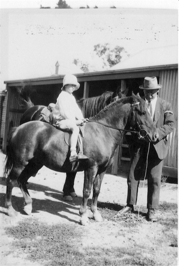 1928 A B Murphy with Elizabeth.jpg
